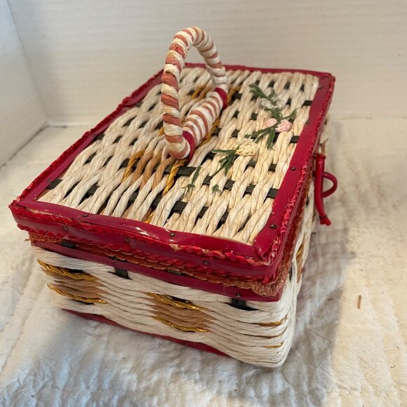 Unique Vintage Sewing Box with some Sewing Notions - Picture 7 of 15